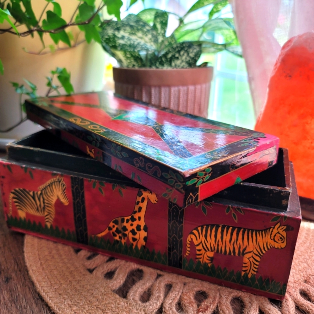 BEAUTIFUL vintage wooden box - Picture 1 of 7
